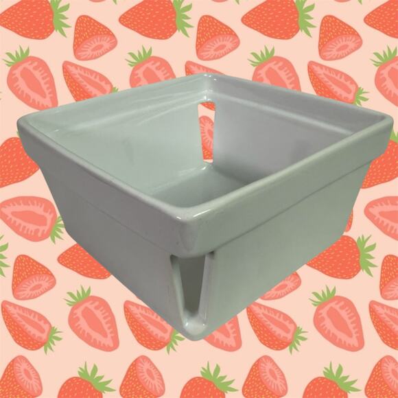 Sur la Table White Ceramic Decorative Berry Basket Bowl 5.5" x 5.75" Minimalist - Picture 2 of 6